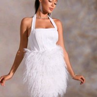 Елегантна бяла рокля с пера , снимка 1 - Рокли - 42842928