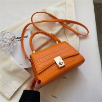 Дамска чанта в оранжево , снимка 2 - Чанти - 40124129