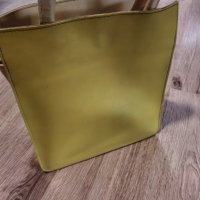 Жълта чанта, снимка 1 - Чанти - 42052427