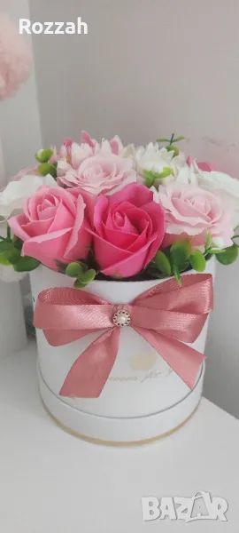 Бокс с изкуствени рози , снимка 1