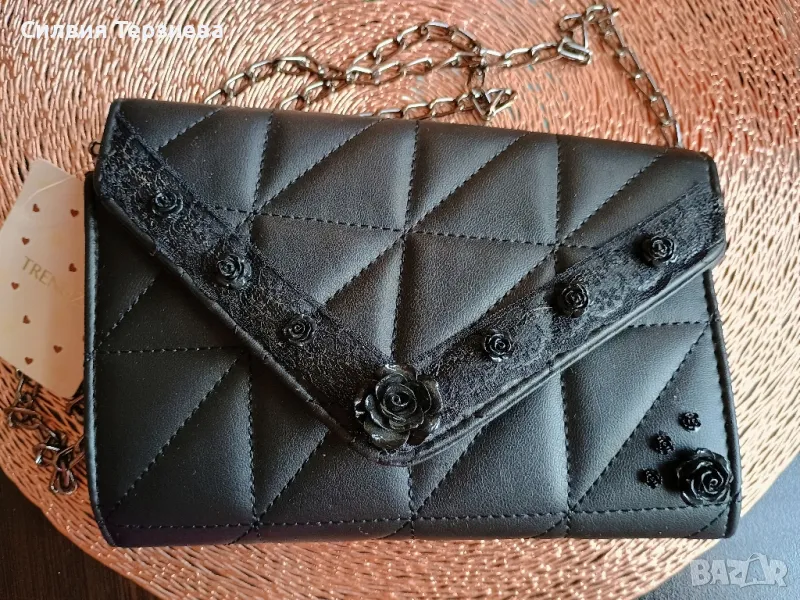 Нова бутикова малка дамска чанта - дантела и рози, снимка 1