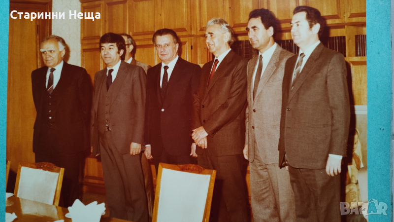 Рядък колекционерски албум: Български министри и висши ръководители (70-те и 80-те), снимка 1