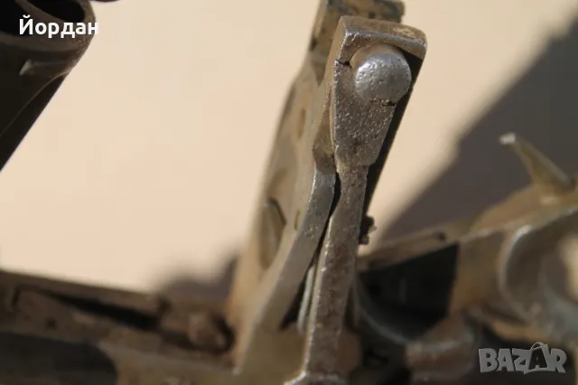 Стар револвер, снимка 18 - Антикварни и старинни предмети - 47511496