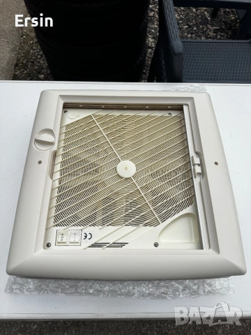 Люк с Вентилатор Thule Omnivent 12V С монтажен размер : 40/40 