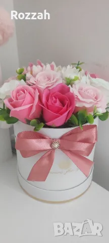Бокс с изкуствени рози 