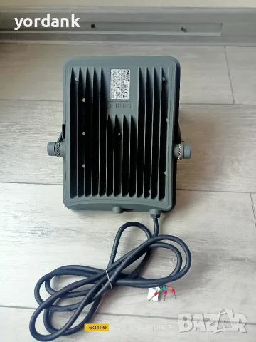 Прожектор Philips 100W 4000K IP65, снимка 2 - Прожектори - 55823278