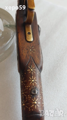 Капсулен пищов в отлично състояние-гравирана цев и златни набивки ,револвер, ятаган,сабя,щик, снимка 8 - Антикварни и старинни предмети - 52217537