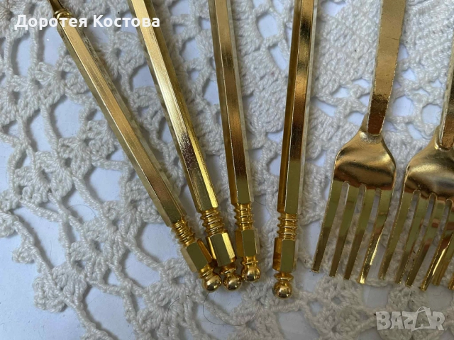 Красиви лъжички и вилички с цветя и пеперуди, закупени от Англия, 8 броя, снимка 4 - Антикварни и старинни предмети - 52110376