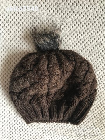 Зимна кафява шапка с пухче, снимка 2 - Шапки - 39789625