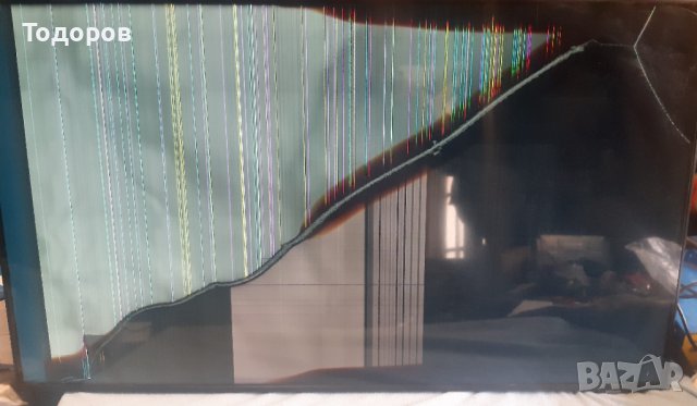 43" UHD 4K Samsung UE43AU8072U със счупен екран на части, снимка 1