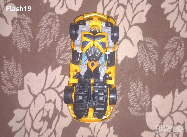 Трансформърс кола Бъмбълби, снимка 3 - Коли, камиони, мотори, писти - 53294634