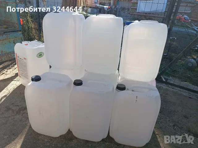 Продавам пластмасови туби 25 литра 