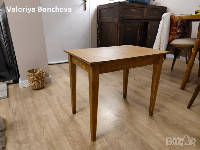 Малка помощна маса