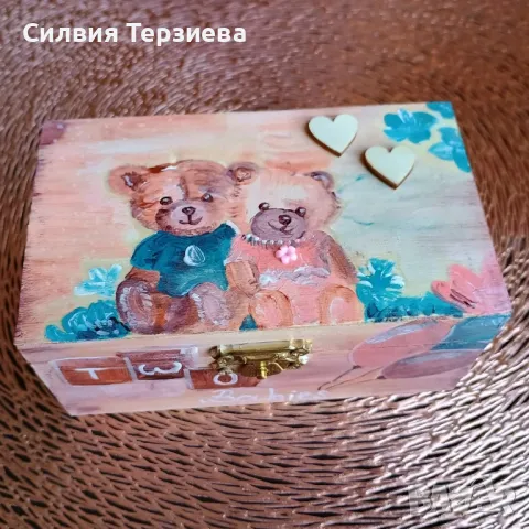 Кутия за близнаци с вътрешна декорация 