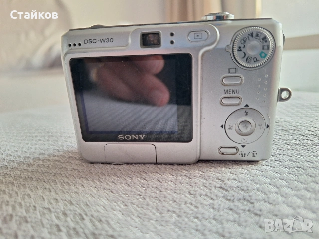 Sony Cyber-shot DSC-W30, снимка 2 - Фотоапарати - 54195054