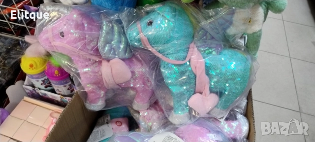 Очарователен ходещ еднорог на каишка с песни и пайети