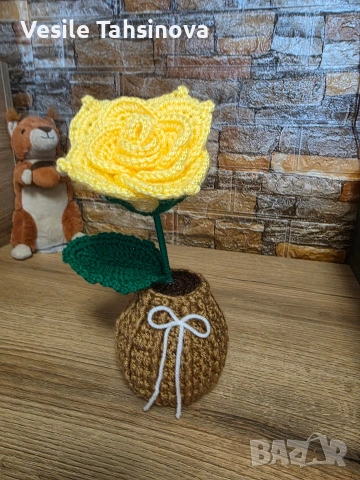 Ръчно плетена роза , снимка 2 - Декорация за дома - 54280558