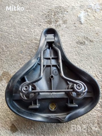 Голяма мека седалка на пружини Selle Royal,Italy, снимка 2 - Аксесоари за велосипеди - 40875628