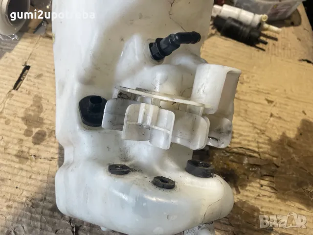 Резервоар Казанче Течност Чистачки MERCEDES E class W211 V6 OM642 4matic, снимка 4 - Части - 48698211