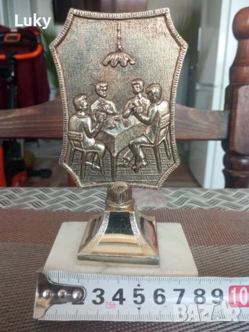 Продавам красив,антикварен,плакет-трофей.