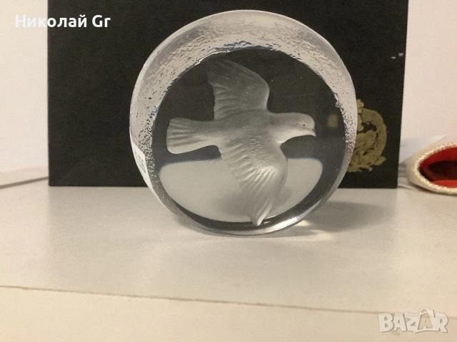 Преспапие  кристал произведено в Швеция подпис Матса Йонассона “Гълъб на мира”, снимка 3 - Антикварни и старинни предмети - 53230546