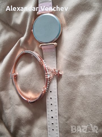 Розов дамски часовник , снимка 2 - Дамски - 44387435