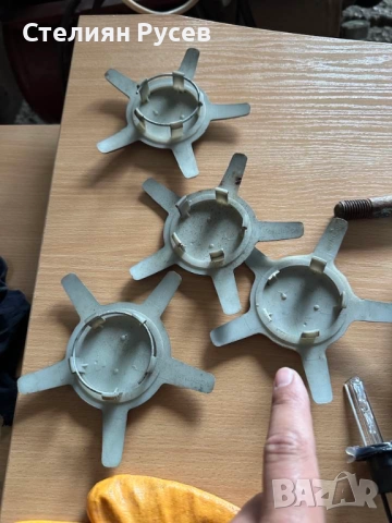 капачки за джанти за ауди audi цена 15 лв  или 7,67 евро  за 4 бр на снимките се вижда едната е без , снимка 2 - Аксесоари и консумативи - 52038972