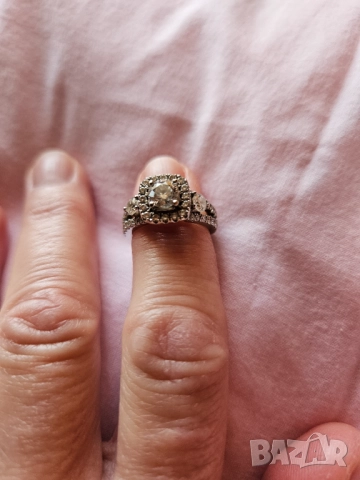 Продавам красив пръстен, подходящ за годеж , снимка 3 - Колиета, медальони, синджири - 52653552