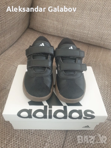Маратонки Адидас 26 номер, снимка 3 - Детски маратонки - 54337507
