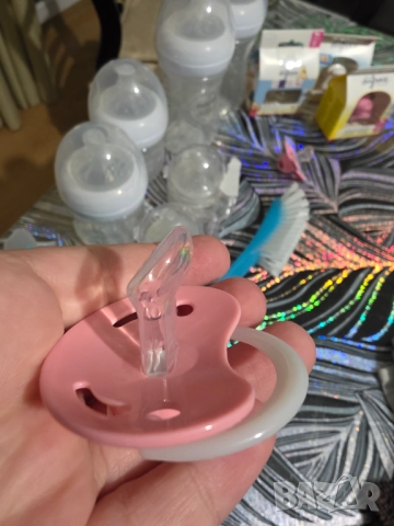 Ширета и биберони Philips Avent Natural Respons и залъгалки Difrax, снимка 4 - Прибори, съдове, шишета и биберони - 52930639