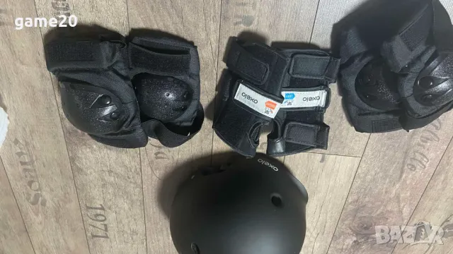 КОМПЛЕКТ ДЕТСКИ ПРОТЕКТОРИ PLAY 3Х2 ЗА РОЛЕРИ/СКЕЙТ/ТРОТИНЕТКА, ЧЕРНИ +Каска, снимка 4 - Ролери, кънки - 47427399