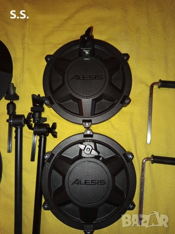 Пад и чинел за електронни барабани Alesis, снимка 4 - Ударни инструменти - 52793715