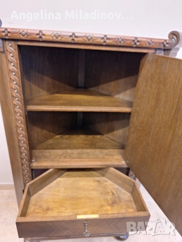 Винтидж ъглов шкаф с богата дърворезба , снимка 9 - Шкафове - 52428710