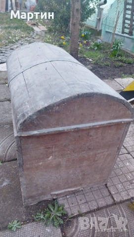 Старинен дървен сандък 