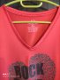 Червена тениска с остро деколте и цветна щампа Rock Queen размер XL , снимка 2