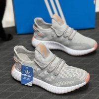 Дамски маратонки Adidas , снимка 1 - Маратонки - 36636403