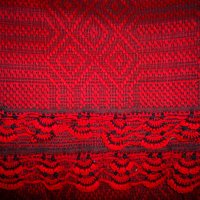 автентична ръчно тъкана вълнена покривка с ръчно плетена дантела, снимка 3 - Антикварни и старинни предмети - 37595436