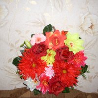 декорация със цветя и канап