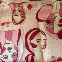 Голям копринен шал ( десен женски лица), снимка 1 - Шалове - 40223699