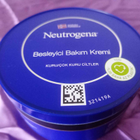 Neutrogena хидратиращ крем за тяло 300 мл., снимка 1 - Други - 44776879