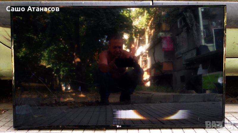 LG 43LK5000PLA със счупена матрица , 715G7804-P01-004-0H2H ,715G8524-M01-B02-004K ,TPT430H3-FHBN10.K, снимка 1