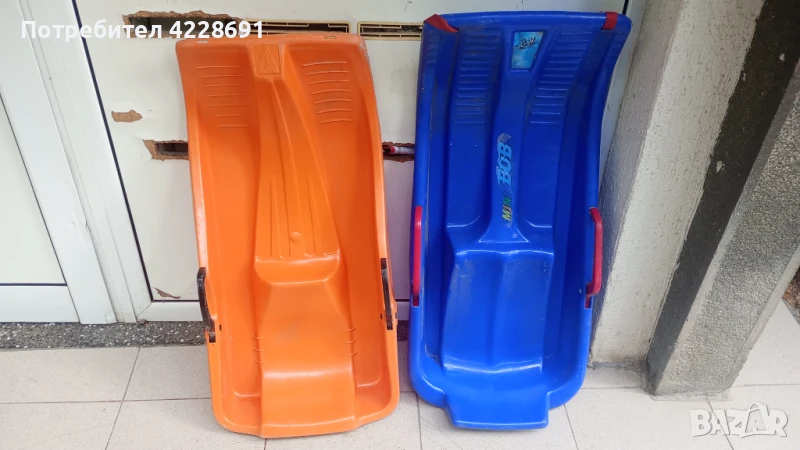  Две запазени пластмасови шейни със спирачки и преден плъзгач за Чук и Гек, снимка 1