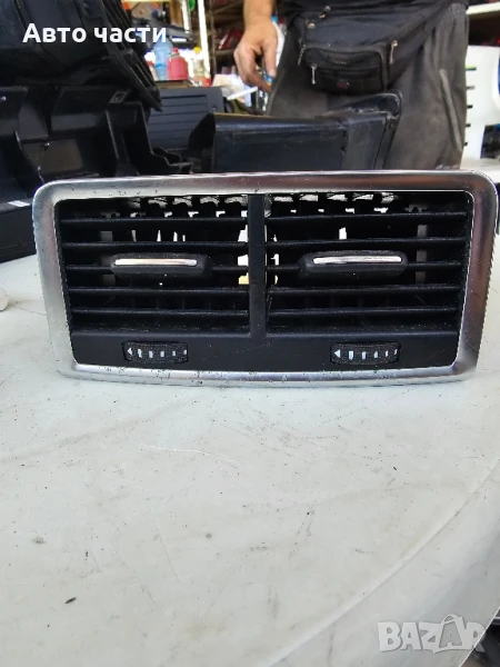 Въздушен отвор за задната централна конзола на Audi Q7 4L0819203, снимка 1