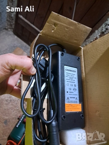 Зарядно устройство за електрически велосипед / скутер 42V 2A (3-pin)