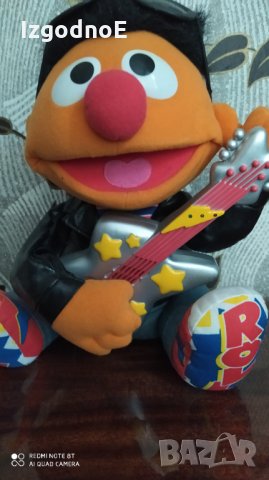Голям музикален Ърни от Улица Сезам, снимка 4 - Музикални играчки - 34258076