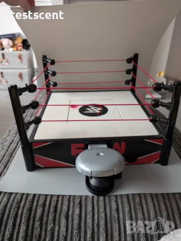 Ринг за играчки WWE Raw Spring Loaded Mat Action Ring + Sounds, снимка 7 - Други - 48365430