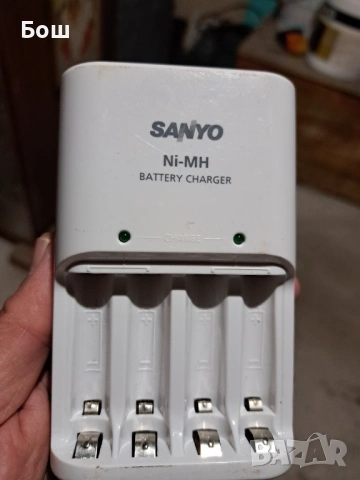 Зарядно батерии тип АА и ААА