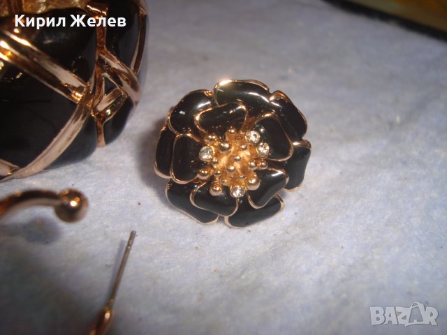 ПРЕКРАСЕН КОМПЛЕКТ ПОЗЛАТЕНИ ЕМАЙЛИРАНИ ФЕШЪН АРТ БИЖУТА - ПРЪСТЕН ГРИВА и ОБЕЦИ 27999, снимка 4 - Бижутерийни комплекти - 37076010