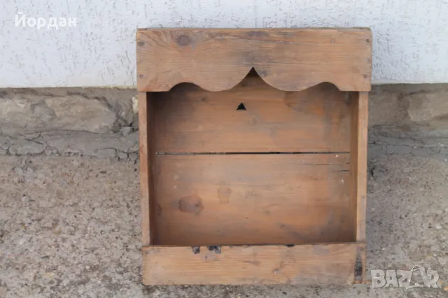 Стар дървен иконостас