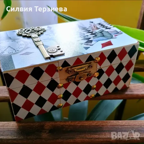 Ръчно изработена дървена кутия Алиса в страната на чудесата , снимка 4 - Декорация за дома - 50288012